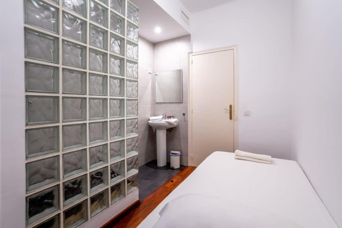 Eixample - Bright And Modern 4bd Only For Families Or Business Groups Apartment Barcelona